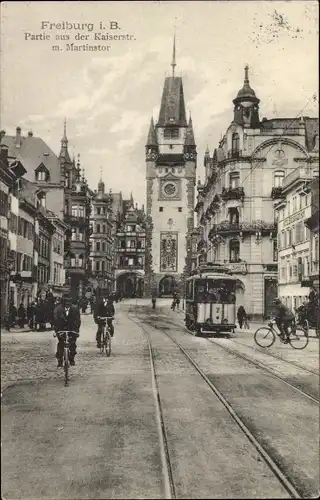 Ak Freiburg im Breisgau, Kaiserstraße m. Martinstor, Straßenbahn, Fahrräder