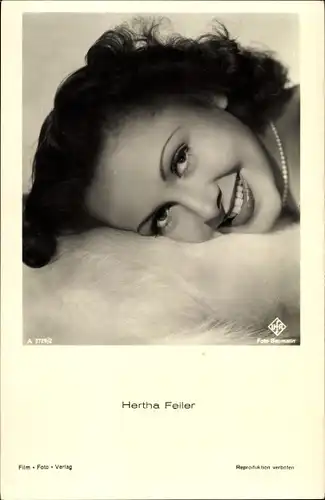 Ak Schauspielerin Hertha Feiler, A 3729 2, UFA Film, Perlenkette