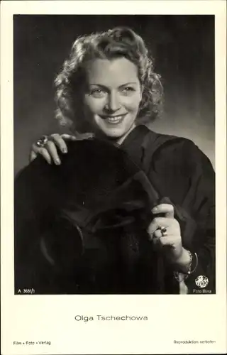 Ak Schauspielerin Olga Tschechowa, Terra Film, Portrait mit Hut in der Hand