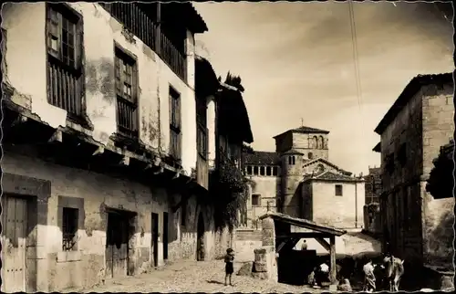 Foto Ak Santillana Kantabrien, Calle del Rio, River Street, Rue du Fleuve