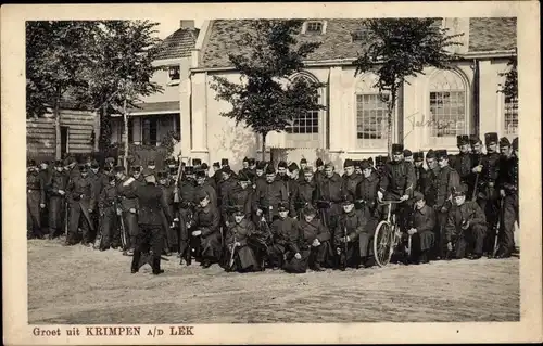 Ak Krimpen aan de Lek Südholland, Niederländische Soldaten in Uniformen