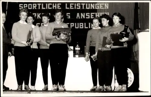 Foto Klingenthal im Vogtland, Dt. Nord. Meisterschaft, Siegerehrung, Frauen