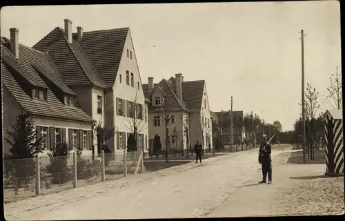 Foto Ak Wünsdorf Zossen in Brandenburg, Truppenübungsplatz, Wachposten