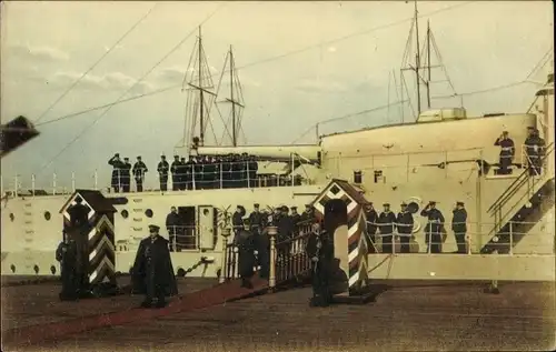 Ak Kaiser Wilhelm II., Wilhelmshaven, Deutsches Kriegsschiff, SMS Deutschland, Linienschiff