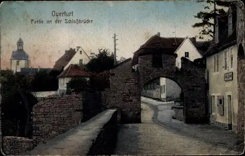 Ak Querfurt im Saalekreis, Partie an der Schlossbrücke