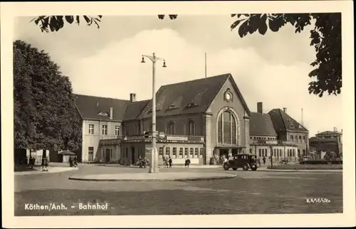 Ak Köthen in Anhalt, Bahnhof, Straßenseite