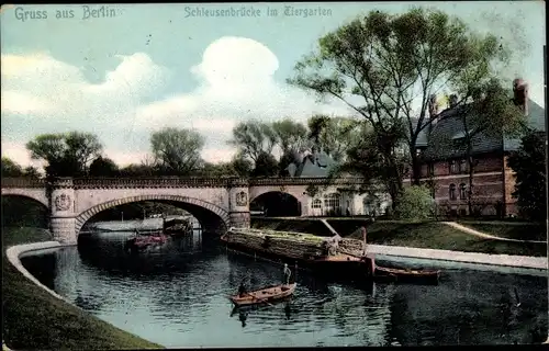 Ak Berlin Tiergarten, Schleusenbrücke im Tiergarten, Ruderboote