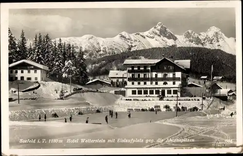 Ak Seefeld in Tirol, Hotel Wetterstein mit Eislaufplatz gegen die Ahornspitzen