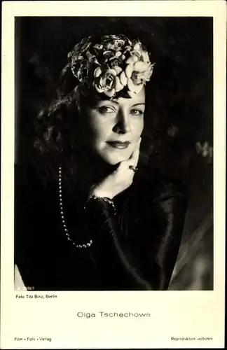 Ak Schauspielerin Olga Tschechowa, Blumenhut, Perlenkette