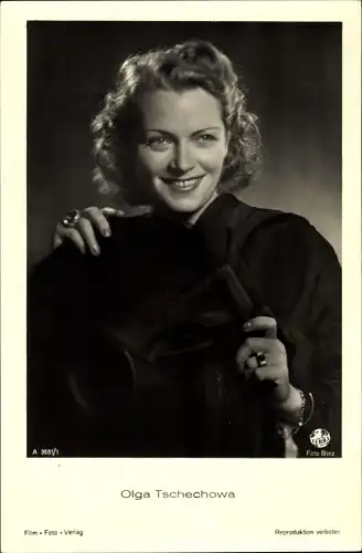 Ak Schauspielerin Olga Tschechowa, Terra Film, Portrait mit Hut in der Hand