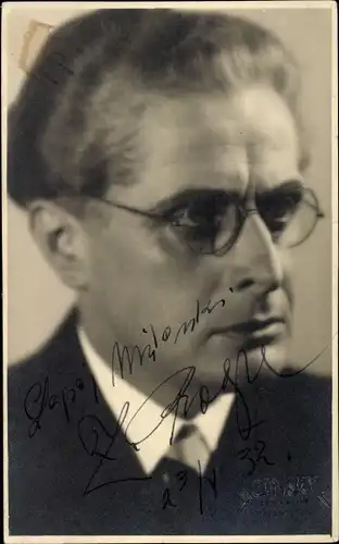 Foto Ak Z. R... ?, Portrait, Mann mit Brille, Autogramm 1932