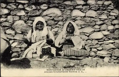 Ak Souvenir d'Orient 1914-1918, Jeunes Couturieres Serbes