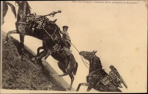 Ak Russische Kavallerie, Cavalerie Russe gravissant les Karpathes