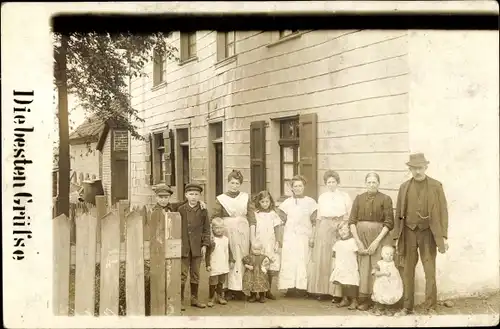 Foto Ak Unser Fritz Wanne Herne im Ruhrgebiet, Familie vor einem Haus