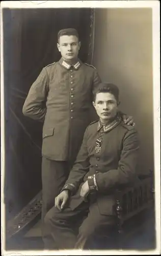 Foto Ak Zwei Soldaten in Uniformen, Eisernes Kreuz, Portrait