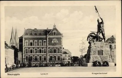 Ak Neuruppin in Brandenburg, Lyzeum, Kriegerdenkmal