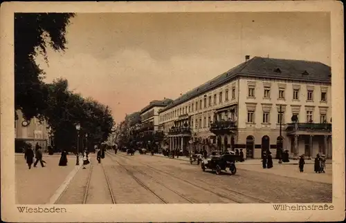 Ak Wiesbaden in Hessen, Blick in die Wilhelmstraße