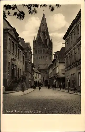 Ak Soest in Nordrhein Westfalen, Rathausstraße mit Blick auf den Dom