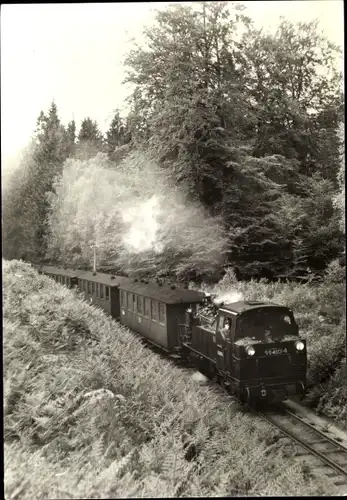 Ak Schmalspurbahn Putbus Göhren, Personenzug am Fuß der Granitz, kurz vor dem Jagdschloss 1971