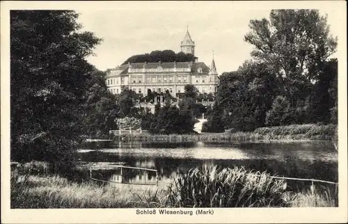 Ak Wiesenburg in der Mark, Schloss, Partie am Wasser