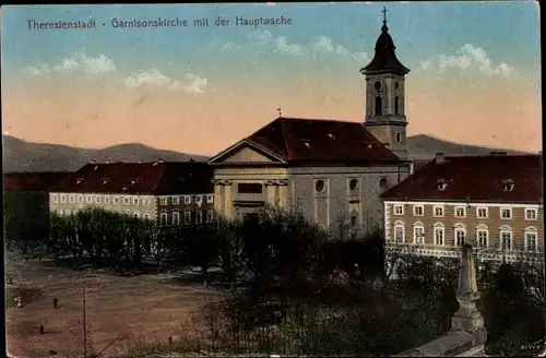 Ak Terezín Theresienstadt Reg. Aussig, Garnisonskirche mit der Hauptwache