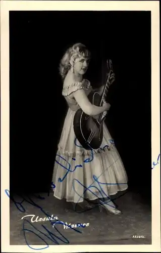 Ak Schauspielerin Ursula Werner, Portrait, Gitarre spielend, Autogramm