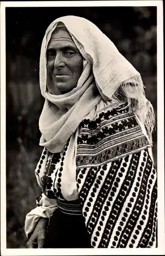 Ak Bäuerin aus Muntenien, Rumänische Trachten