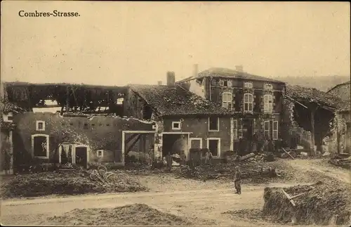 Ak Combres Eure et Loir, Straßenpartie, zerstörte Häuser