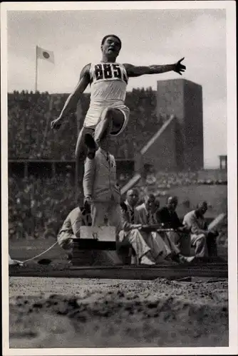 Sammelbild Olympia 1936, Zehnkämpfer Erwin Huber beim Weitsprung
