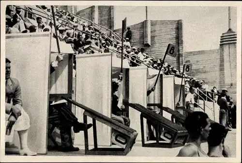 Sammelbild Olympia 1936, Punktrichter beim Kunstspringen