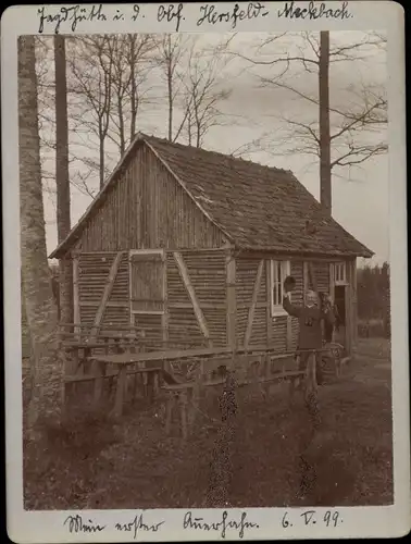 Foto Meckbach Ludwigsau in Hessen, Förster vor der Jagdhütte 1899