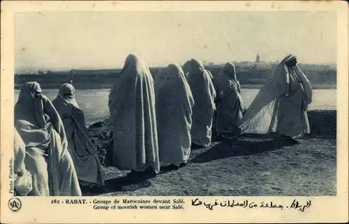 Ak Rabat Marokko, Group de Marocaines devant Sale, verschleierte Frauen