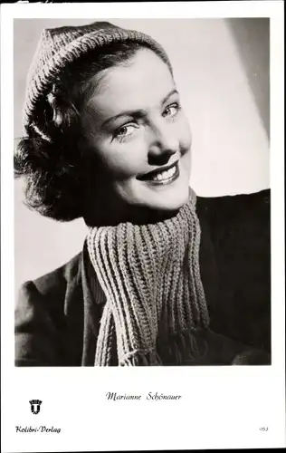 Ak Schauspielerin Marianne Schönauer, Portrait mit Schal und Mütze