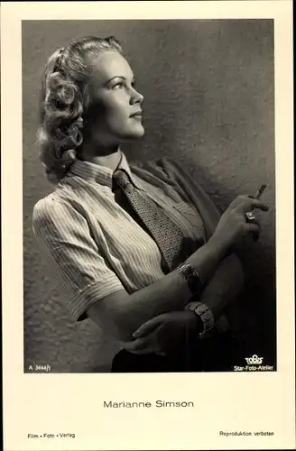 Ak Schauspielerin Marianne Simson, Portrait mit Zigarette