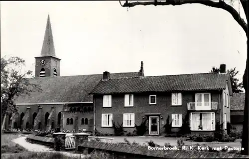 Ak Bornerbroek Overijssel Niederlande, R. K. Kerk met Pastorie