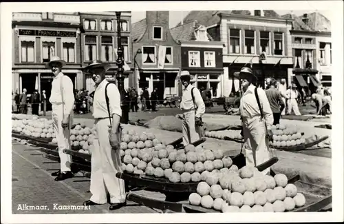 Ak Alkmaar Nordholland Niederlande, Käsemarkt, Kaasdragers