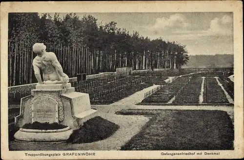 Ak Grafenwöhr in der Oberpfalz Bayern, Truppenübungsplatz, Gefangenenfriedhof mit Denkmal
