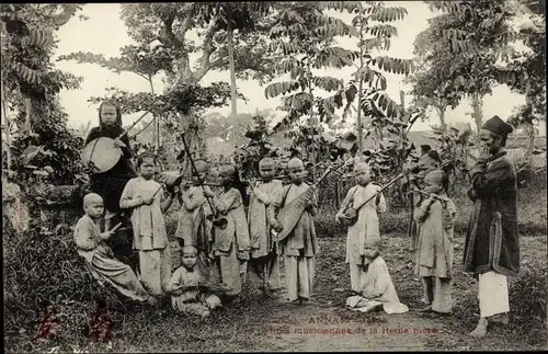 Ak Les Petites musiciennes de la Reine mère, Die kleinen Musikanten der Königin Mutter, Sitar