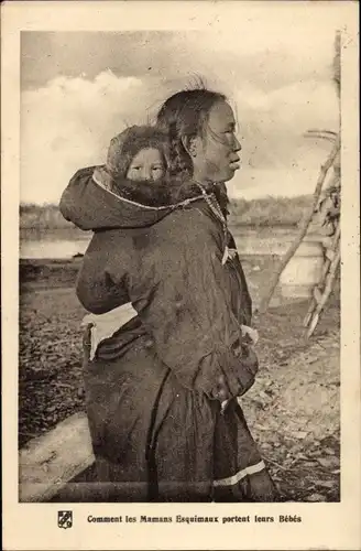Ak Comment les Mamans Esquimaux, portent leurs Bebes, Eskimofrau mit Kind