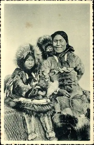 Ak Alaska USA, Une chrétienne de l'Océan Arctique et ses deux enfants, Eskimo Familie