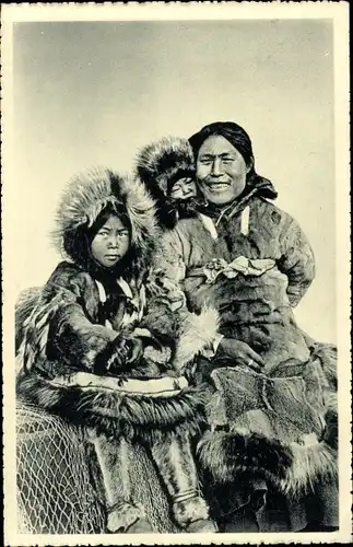 Ak Alaska USA, Une chrétienne de l'Océan Arctique et ses deux enfants, Eskimo Familie