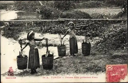 Ak Tonkin Vietnam, Petites filles porteuses d'eau
