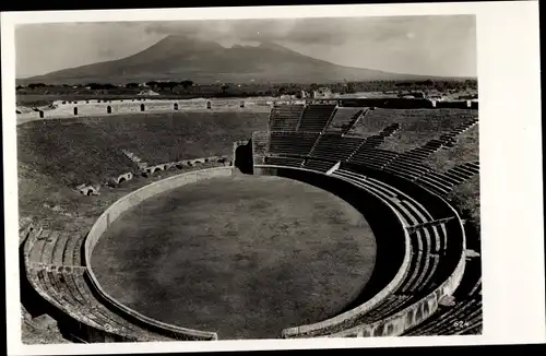 Ak Neapel Pompeji Campania, Blick ins Amphitheater