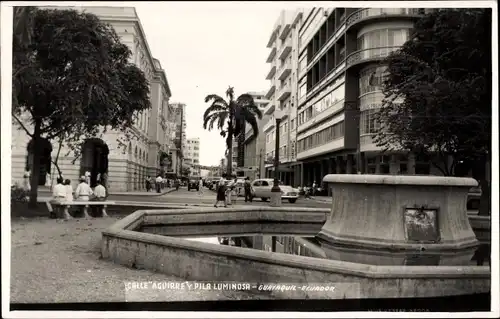 Foto Ak Guayaquil Ecuador, Calle Aguirre y Pila Luminosa