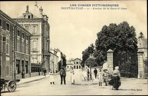 Ak Neufchâteau Lothringen Vosges, Avenue de la Gare et Gare