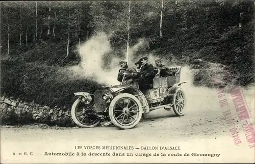 Ak Ballon d'Alsace Vosges, bergab fahrendes Auto in einer Kurve in der Giromagny-Straße fahrend