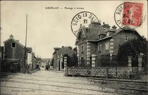 Ak Groslay Val d'Oise, Passage à niveau