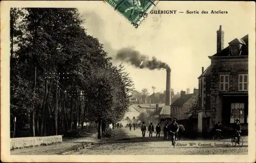 Ak Guérigny Nièvre, Sortie des Ateliers