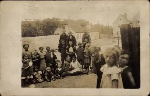 Foto Ak Alsleben an der Saale, Gruppenaufnahme von Kindern 1917