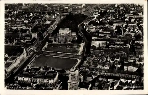 Ak Leipzig in Sachsen, Blick auf Augustusplatz und Hauptbahnhof, Fliegeraufnahme